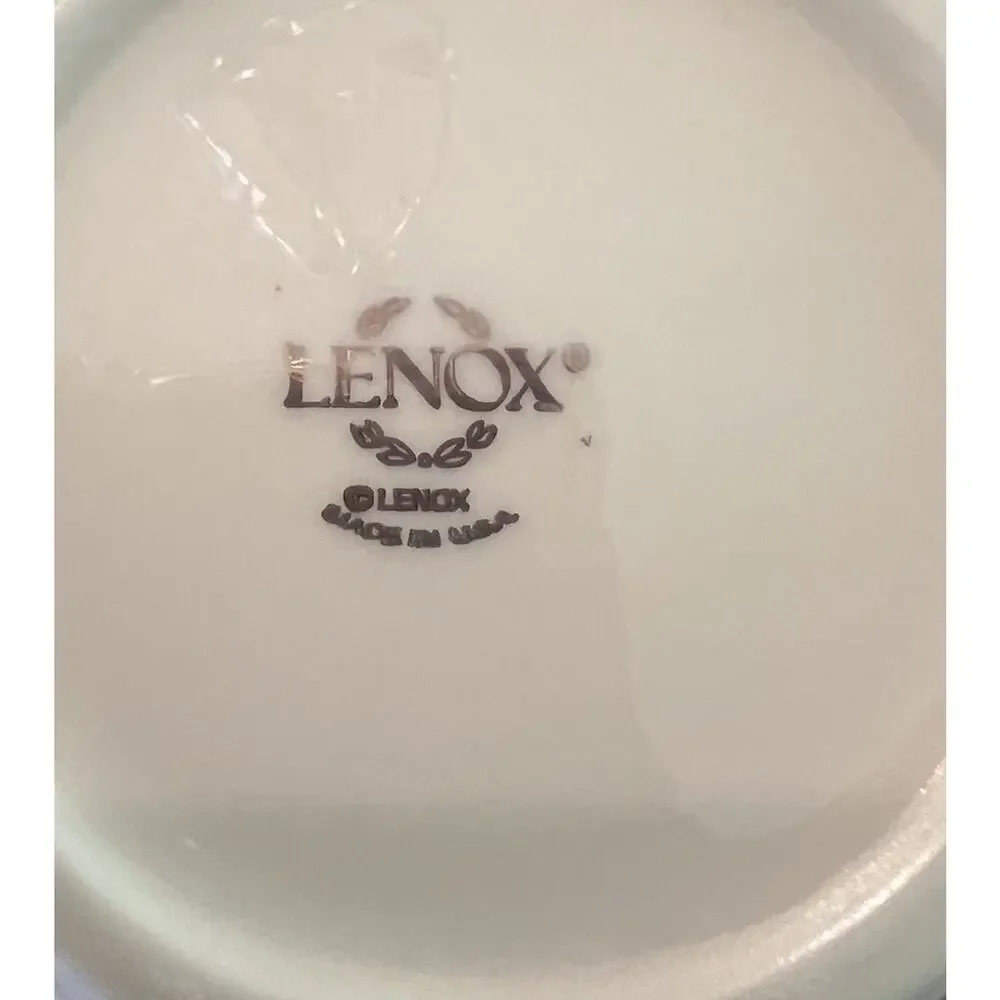 Vintage New Lenox Westbury Ivory Vase Scallop Gold Guilted Cut Out Tulip Leaves